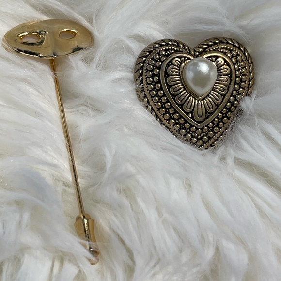 Mask pin and heart brooch - Picture 2 of 3